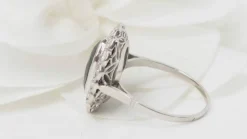 Bague Pompadour en platine saphir et diamants