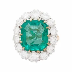 Bague Pompadour émeraude, diamants, platine et or jaune.
