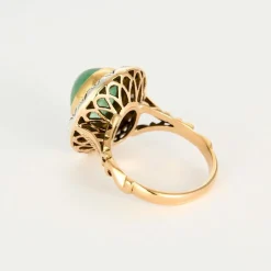 Bague pompadour émeraude en cabochon et diamants