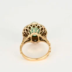 Bague pompadour émeraude en cabochon et diamants
