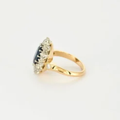 Bague pompadour saphir de 3 carats et diamants.
