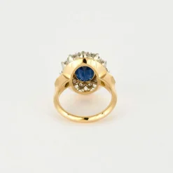Bague pompadour saphir de 3 carats et diamants.