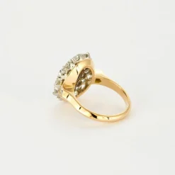 Bague pompadour saphir de 3 carats et diamants.