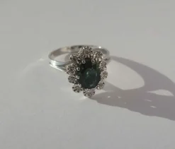 Bague Pompadour saphir vert diamants