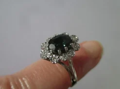 Bague Pompadour saphir vert diamants
