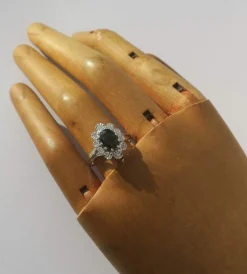 Bague Pompadour saphir vert diamants
