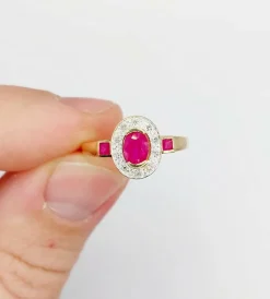 Bague pompadour vintage or jaune, rubis, diamants et de rubis carrés