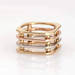 Bague porte carrée en or tricolore 14 carats