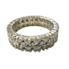 Bague pour femme au design classique, en or blanc avec diamants