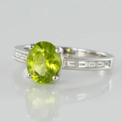 Bague péridot et diamants