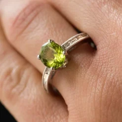 Bague péridot et diamants