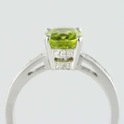 Bague péridot et diamants