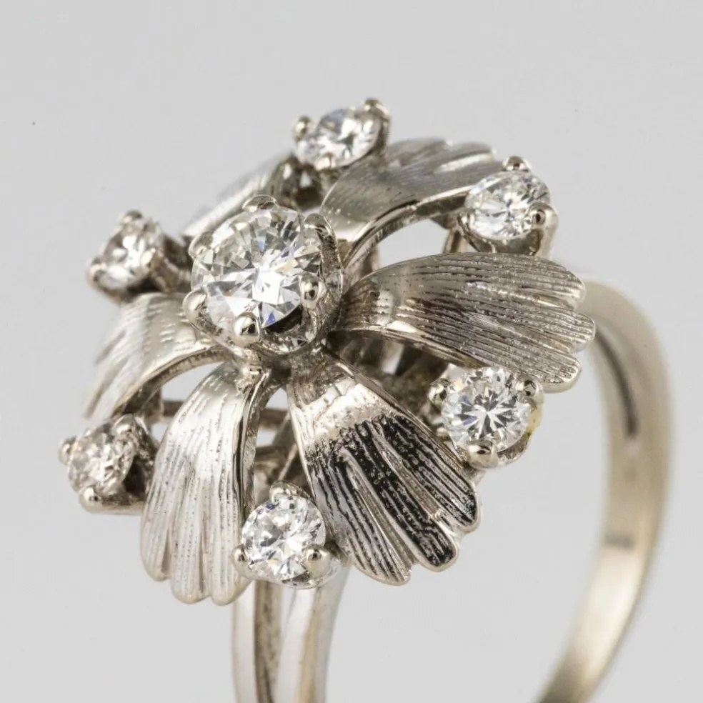 Bague pétales or blanc diamants