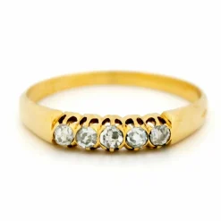 Bague rangée de diamants