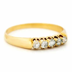 Bague rangée de diamants