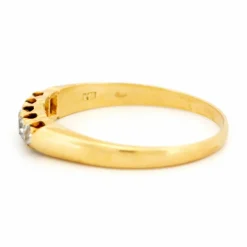 Bague rangée de diamants