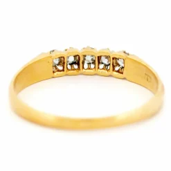 Bague rangée de diamants