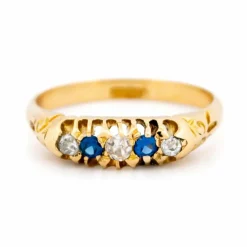 Bague rangée de diamants et saphirs