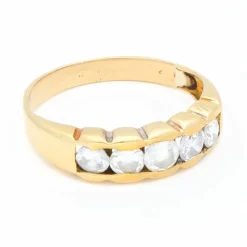 Bague rangée de diamants en or jaune