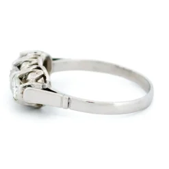 Bague rangée de diamants en platine