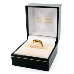 Bague rangée de diamants et saphirs