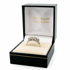 Bague rangée de diamants en platine