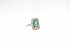 Bague rectangle Or jaune Platine Emeraude Diamants