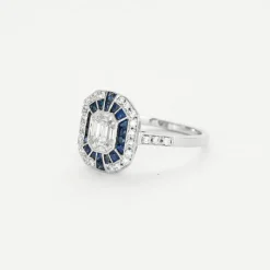 Bague rectangulaire diamants saphirs calibrés