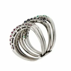 Bague Riviera avec émeraudes, saphirs, rubis et diamants