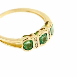 Bague Riviera avec émeraudes et diamants