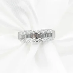 Bague rivière en or blanc et diamants