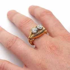 Bague Rocaille, deux diamants taille ancienne et or jaune