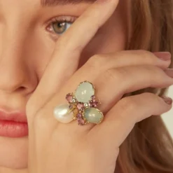 Bague Romance Divine en or jaune, perle et calcédoines