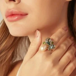 Bague Romance Divine en or jaune, perle et topazes
