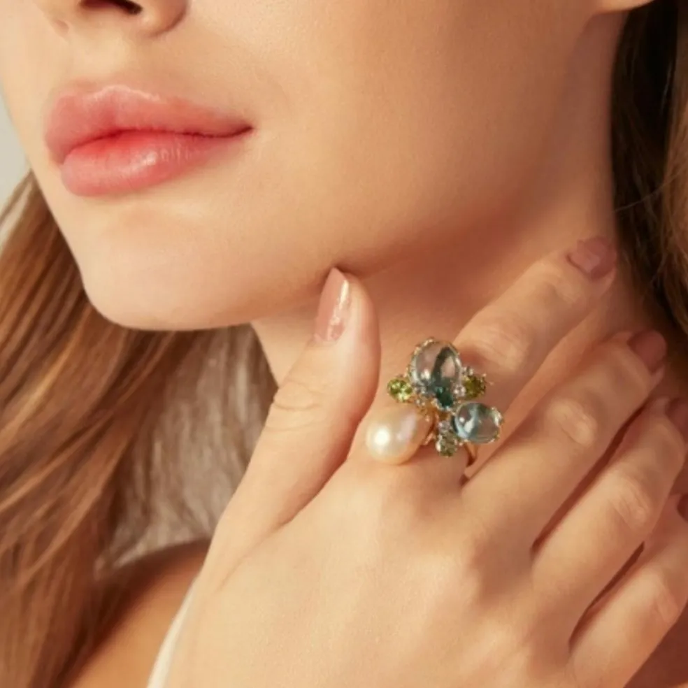 Bague Romance Divine en or jaune, perle et topazes