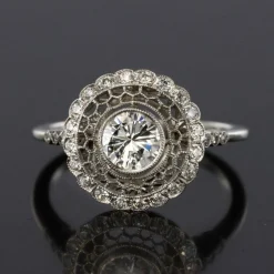 Bague ronde dentelle de platine et diamants