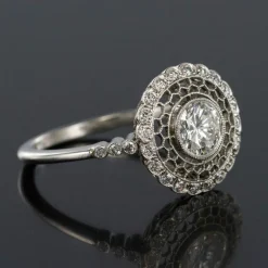 Bague ronde dentelle de platine et diamants