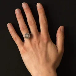 Bague ronde dentelle de platine et diamants