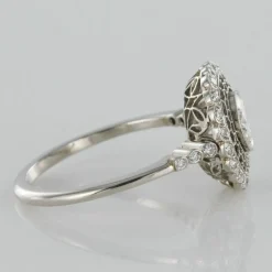 Bague ronde dentelle de platine et diamants
