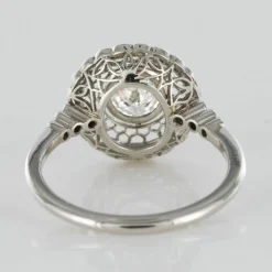 Bague ronde dentelle de platine et diamants