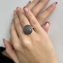 Bague ronde en or jaune avec diamants