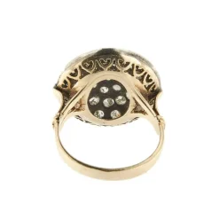 Bague ronde en or jaune avec diamants