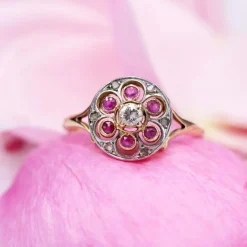 Bague ronde rubis et diamants ancienne