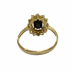 Bague rosace de style classique en or 18 carats avec diamants et saphir
