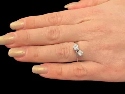 Bague rétro certifiée HRD or blanc, diamants naturels