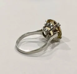 Bague rétro citrine et or blanc