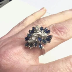Bague rétro Or blanc Diamants Saphirs