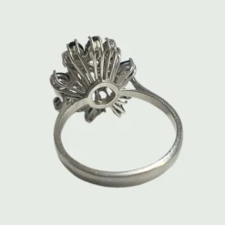 Bague rétro Or blanc Diamants Saphirs