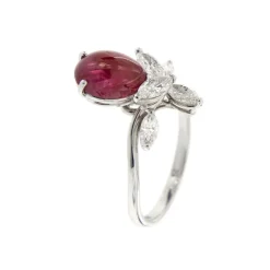 Bague rubis cabochon et diamants