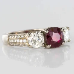 Bague Rubis, Diamants et pavage de diamants